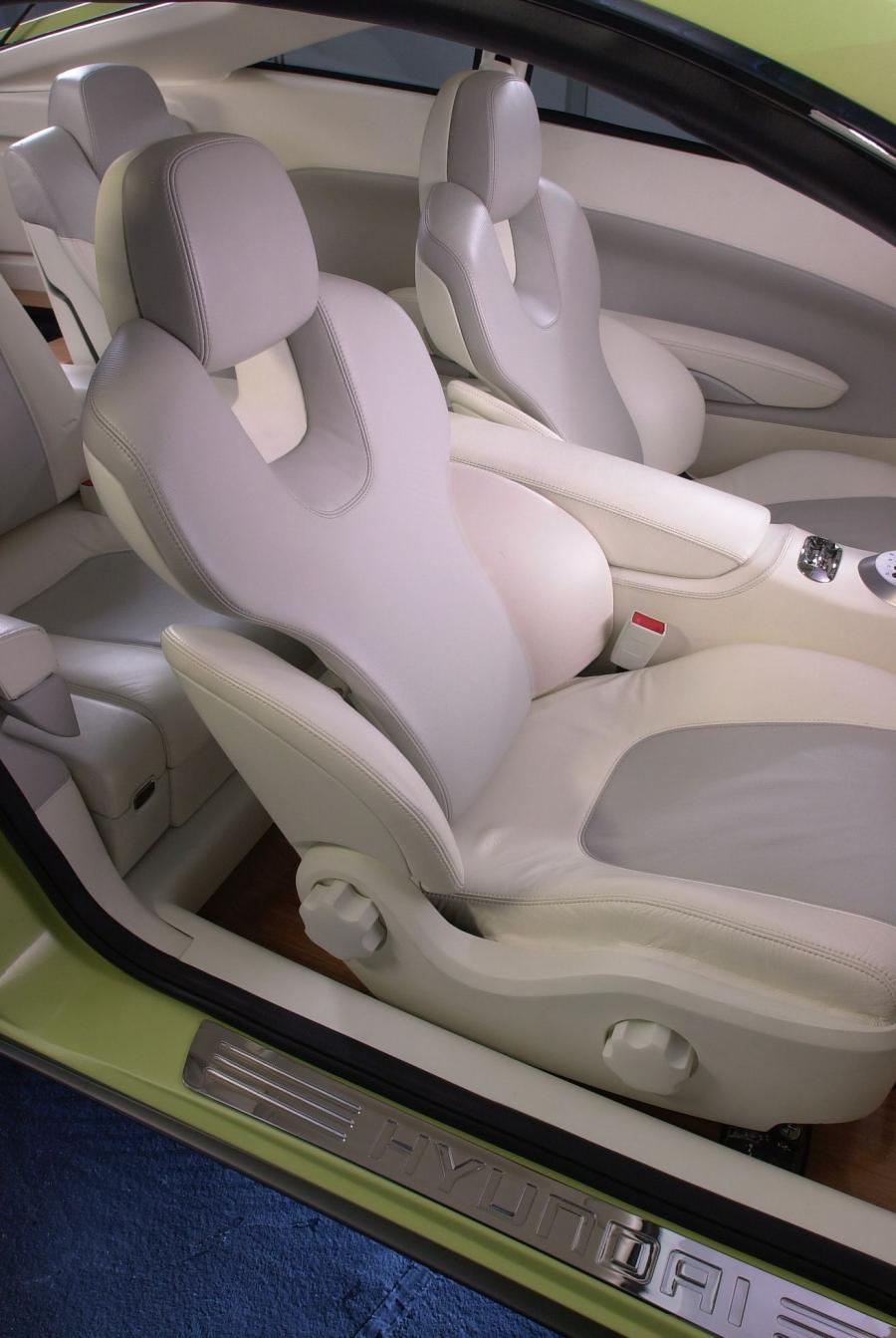  Hyundai HCD-8 Concept 2004 года  (фото 25 из 51)